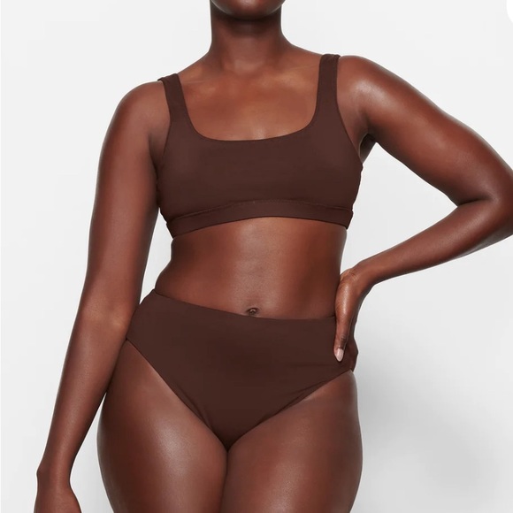 SKIMS SIGNATURE TANK BIKINI TOP 2X COCOA NWT - Picture 3 of 11